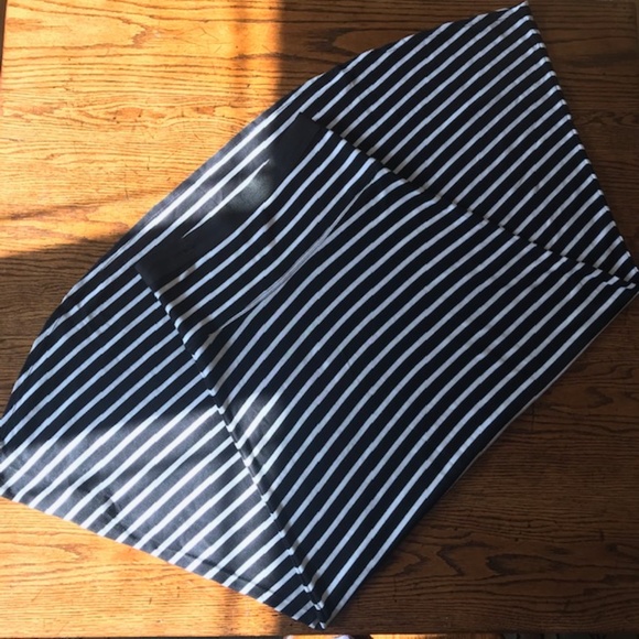 BCBGMaxAzria Karolin Skirt Size Small - Picture 2 of 3